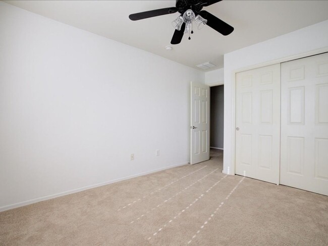 Building Photo - 3 Bedroom 2 1/2 Bathroom