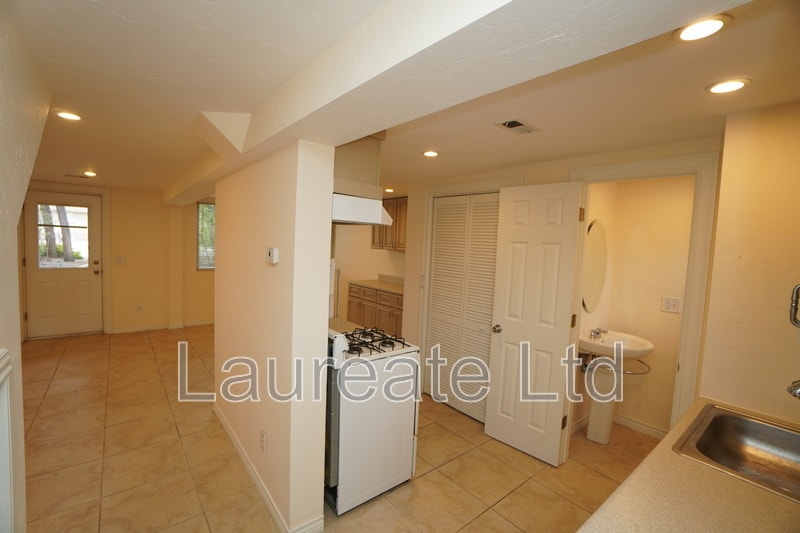 Building Photo - 2376 S Race St