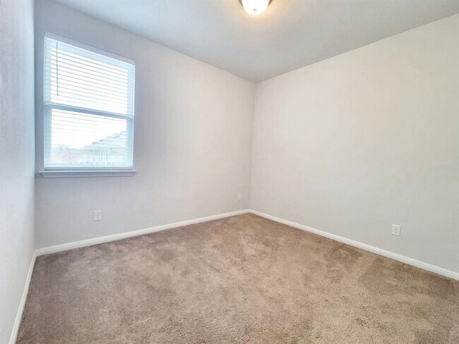 Building Photo - Modern 3BR/2BA Home with Garage & Fenced Backyard