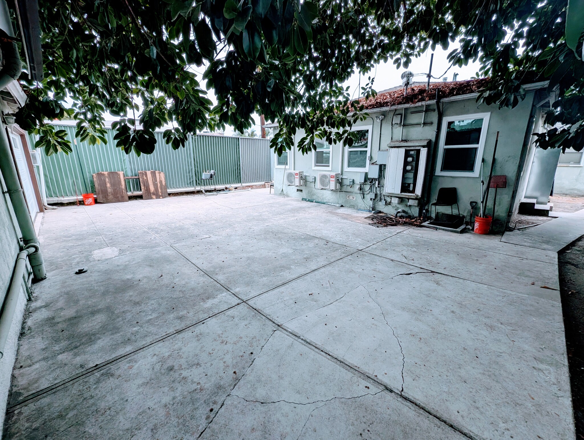 Building Photo - 2125 Carmona Ave