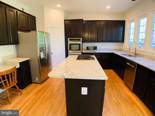 Building Photo - 10496 Courtney Dr