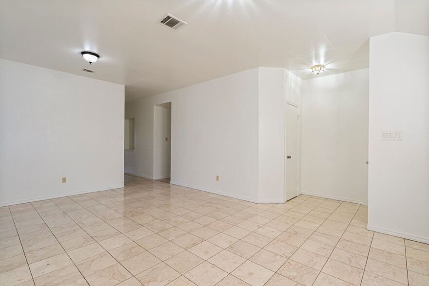 Building Photo - 13216 Bennington Ln
