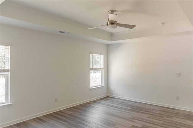 Building Photo - 3362 Skyland Dr
