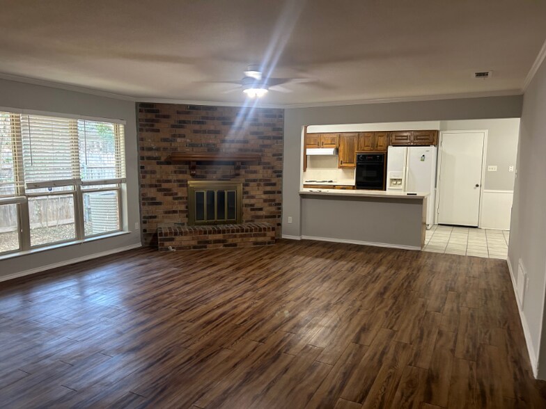 Building Photo - 403 Frankie Ln