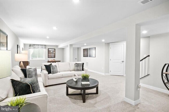 Building Photo - 141 Dithridge Dr
