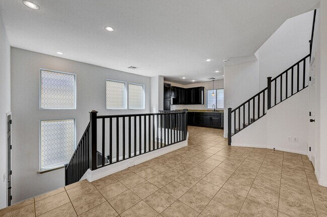 Building Photo - Stylish Tri-Level Home/Tandem Garage in Henderson
