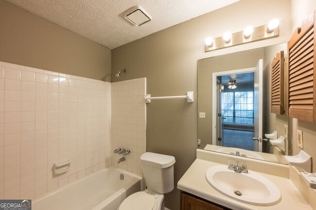 Building Photo - 4838 Westridge Dr