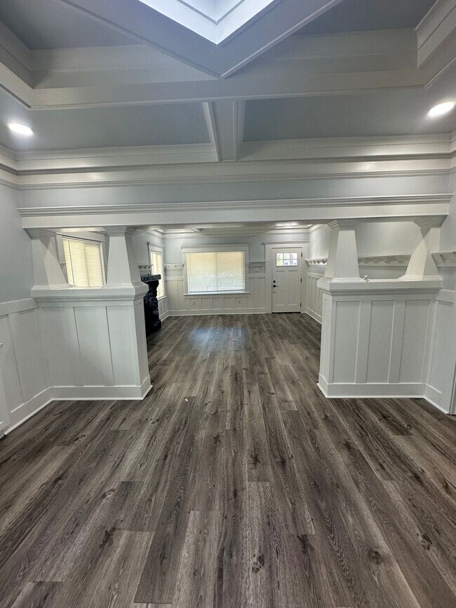 Building Photo - Beautifully Remodeled 4-Bedroom, 2-Bathroom Single-Family Home