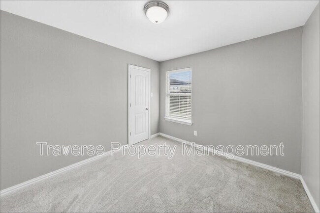 Building Photo - 733 River Hill Ln
