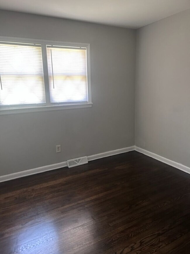 Building Photo - $500 off move in Special - 3 bedroom home