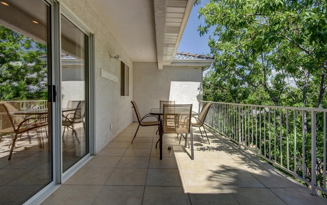 Building Photo - Enjoy Year-Round Resort Living in This Beautiful Condo!