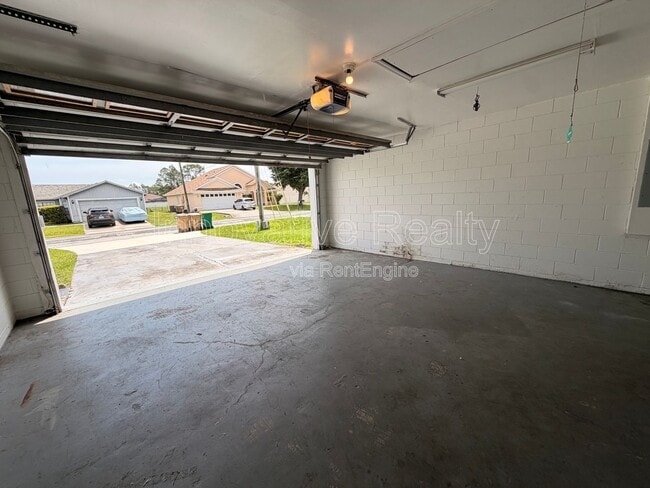 Building Photo - 1025 Derbyshire Dr