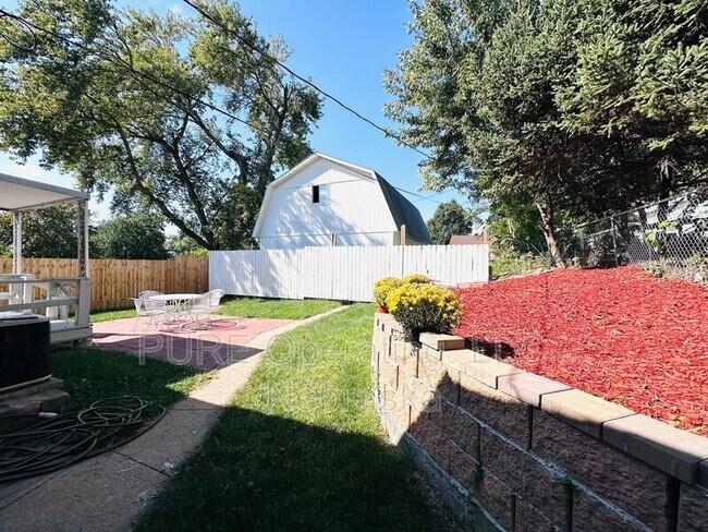 Building Photo - 830 S 54th St