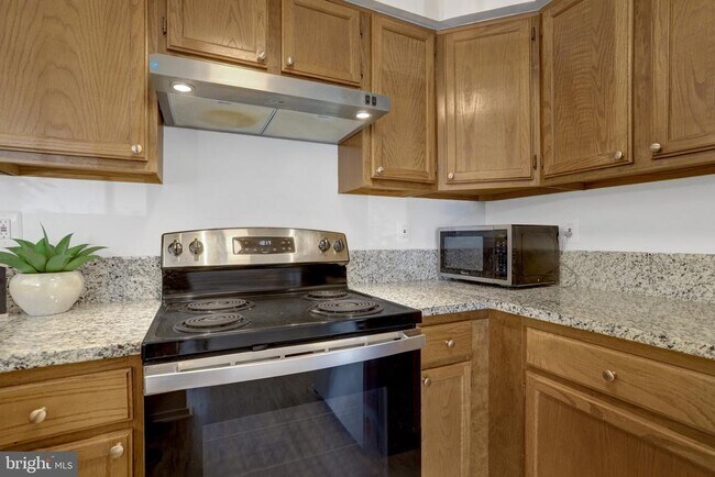 Building Photo - 7825 Harrowgate Cir