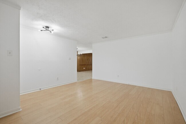 Building Photo - 66 T Huxley Ln