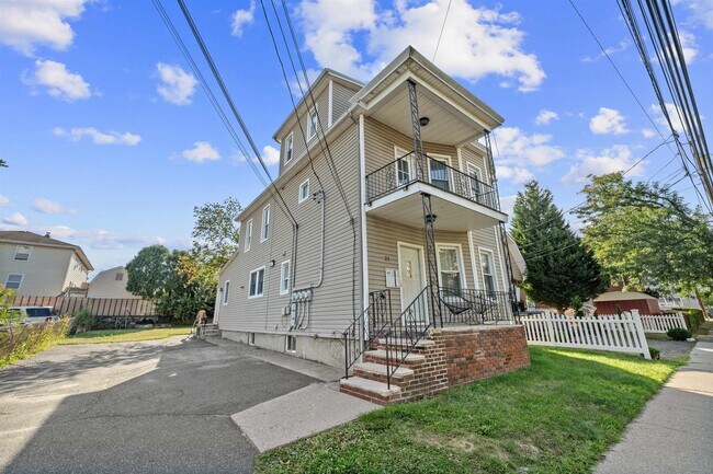 Building Photo - 21 Walnut St
