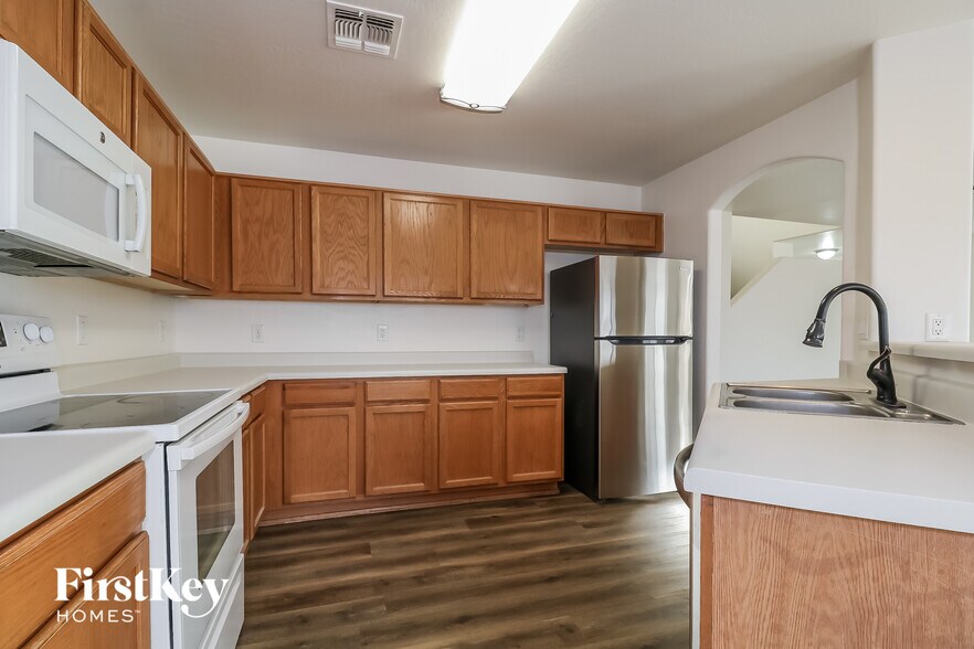 Building Photo - 22031 W Solano Dr