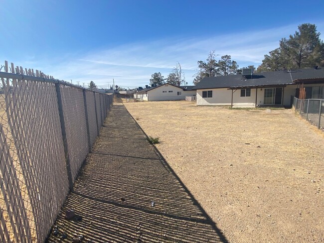 Building Photo - **751 Higgins Rd #27 Barstow** 3 bedroom 2...