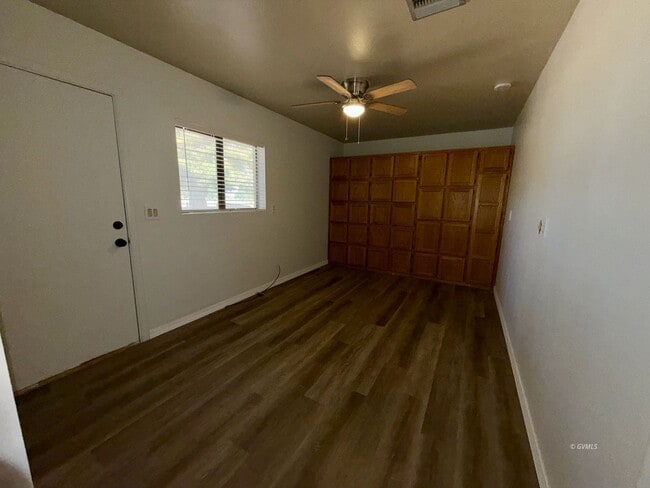 Building Photo - 3028 S Fairway Ave