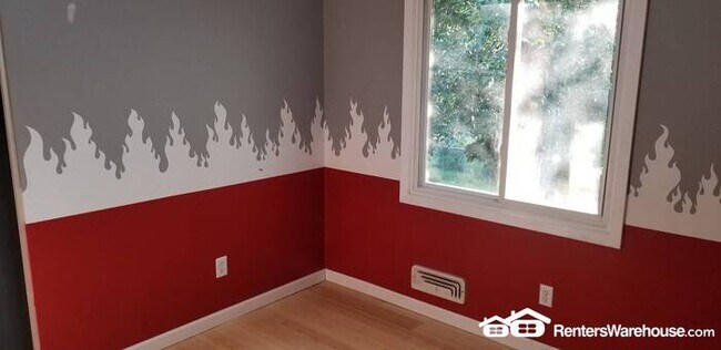 Building Photo - Available Now = 4 Bedroom 2 Bath Updated H...