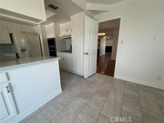 Building Photo - 860 Calle del Sol