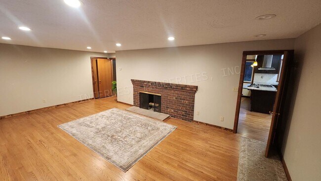 Building Photo - 3 bd 2ba Ranch Style Home with Fenced Yard, W/D in Unit, Fireplaces & 2 Car Garage!