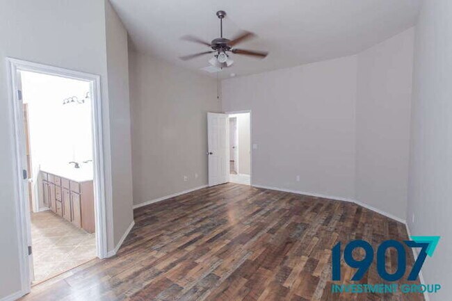 Building Photo - Stunning 3-Bedroom Home in OKC with Modern...