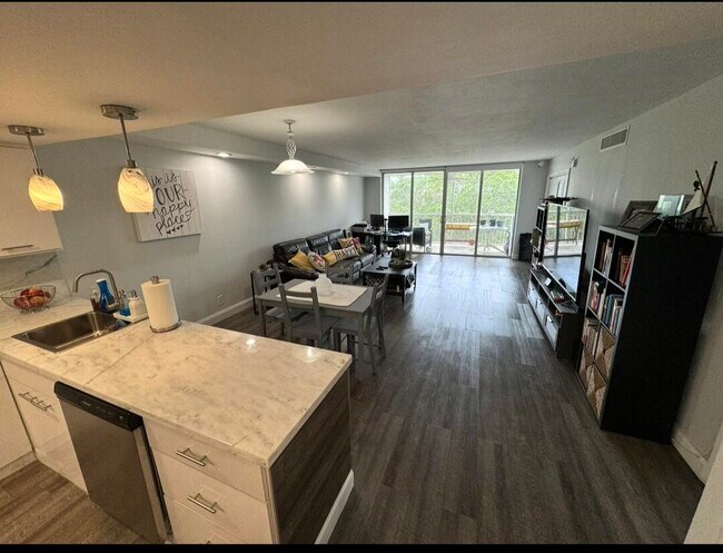 Building Photo - 3090 N Course Dr