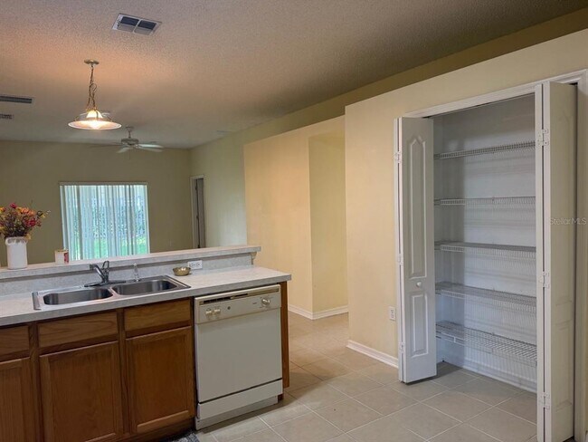 Building Photo - 10130 Shadow Creek Dr
