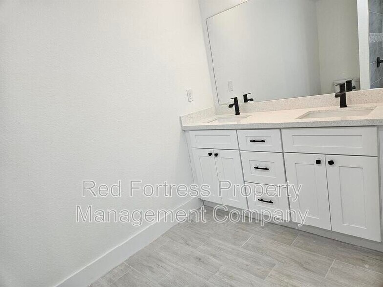 Building Photo - 22 NW 23rd Ave