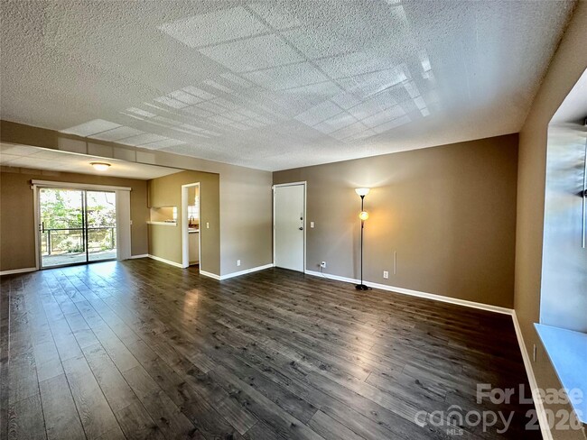 Building Photo - 2638 Park Rd