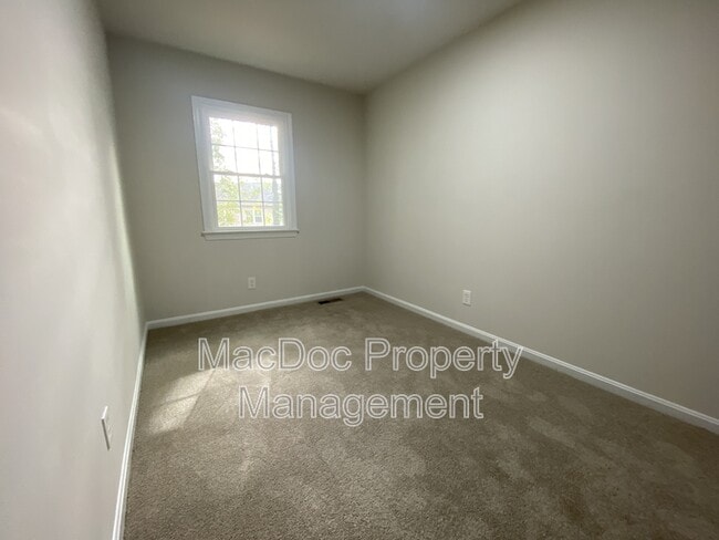 Building Photo - 9 Farrell Ln