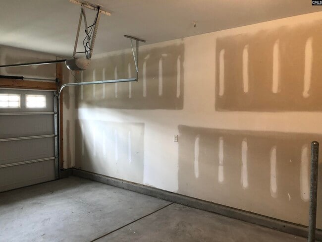 Building Photo - 636 Spanish Oak Dr