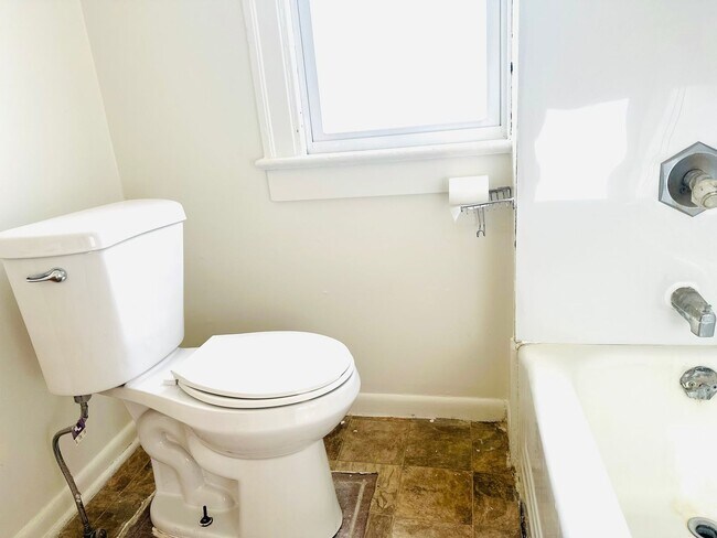 Building Photo - 38-42-42 Townsend St