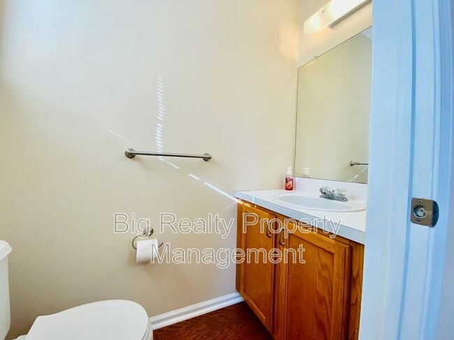 Building Photo - 819 Dewees Pl