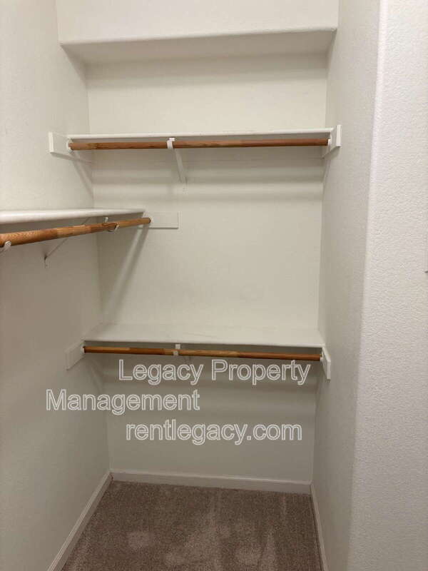 Building Photo - 3031 Daggett Dr
