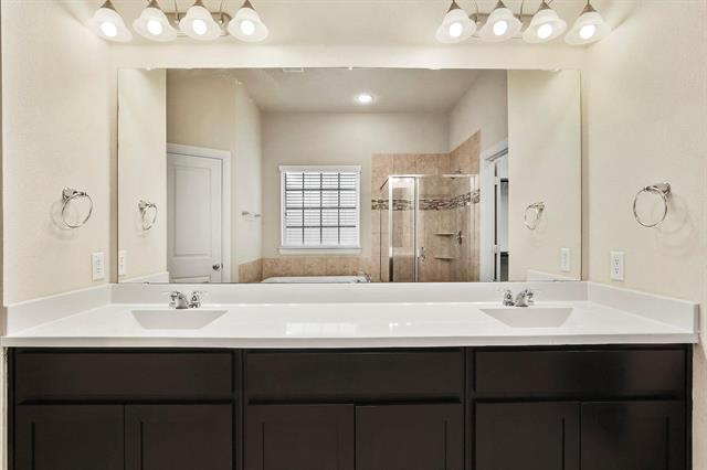 Building Photo - 424 Chester Dr