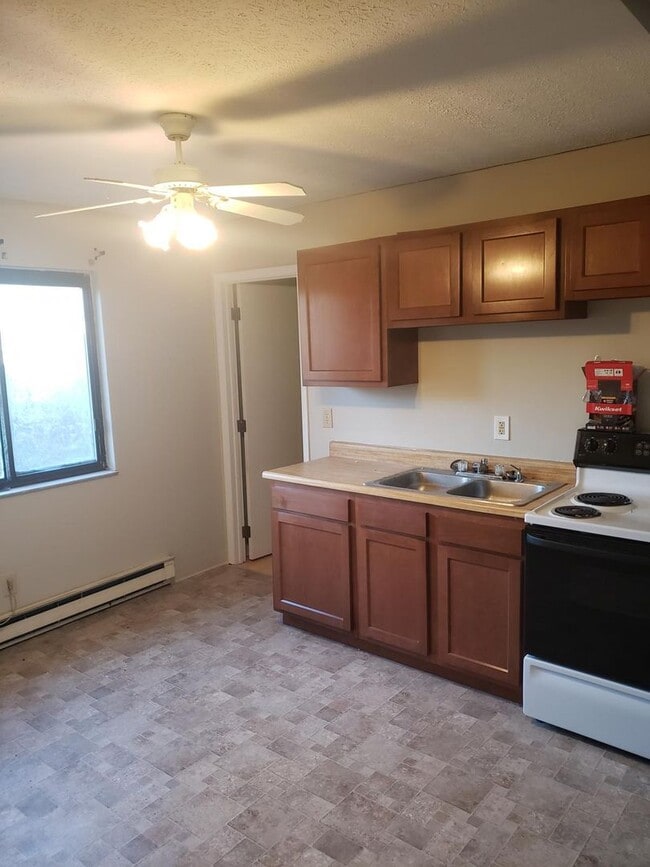 Building Photo - 506 Palace Ave