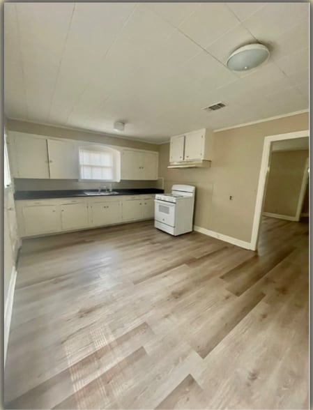 Building Photo - 404 Vivion St