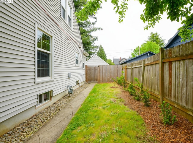 Building Photo - Charming 3 bed + office, 1.5 bath rental home in University Park Portland!