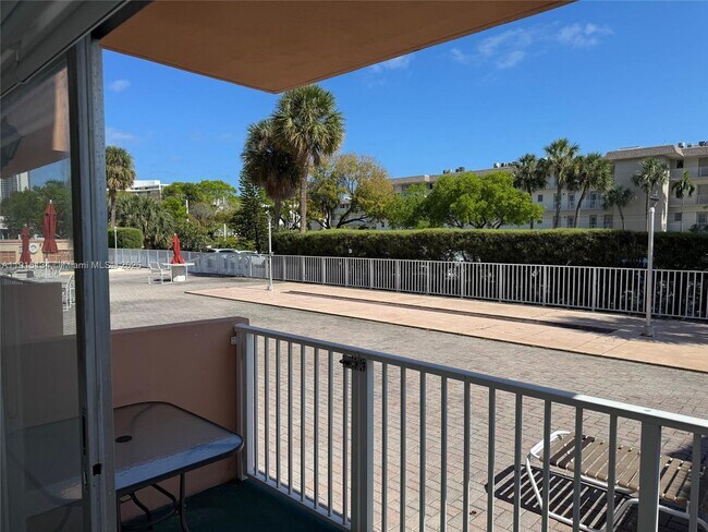 Building Photo - 2200 E Hallandale Beach Blvd