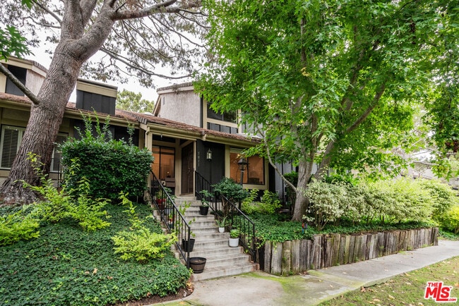 Primary Photo - 5011 Showboat Pl