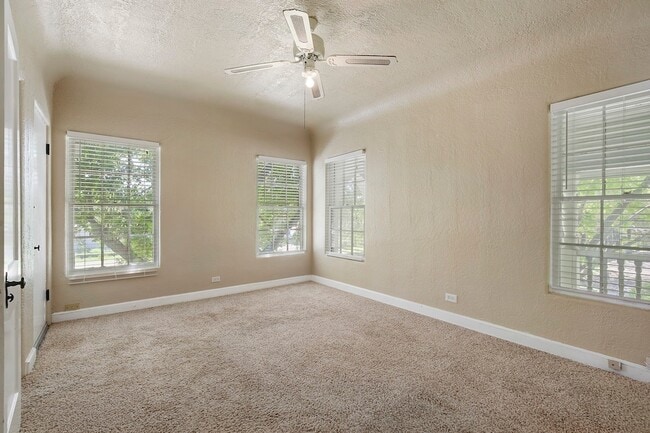 Building Photo - 6025 Lewis St