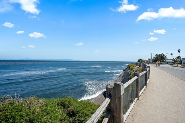 Building Photo - Stunning Home | Coastal Living | Ocean Views