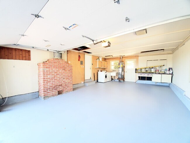 Building Photo - 301 42nd Ave