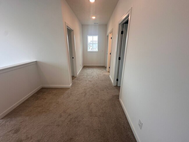 Building Photo - Home For Rent Papillion