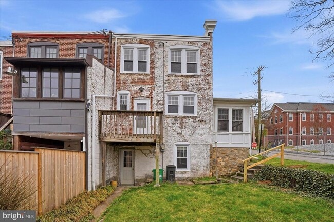 Building Photo - 220 N Orange St