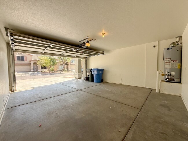 Building Photo - 4802 W Fawn Dr