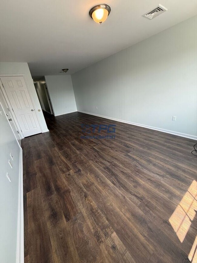 Building Photo - 245 N 19th St
