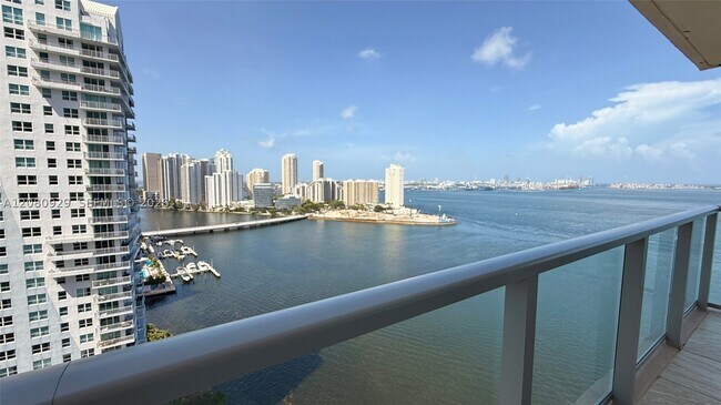 Building Photo - 1155 Brickell Bay Dr